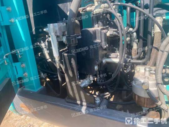 神钢SK75履带式挖掘机