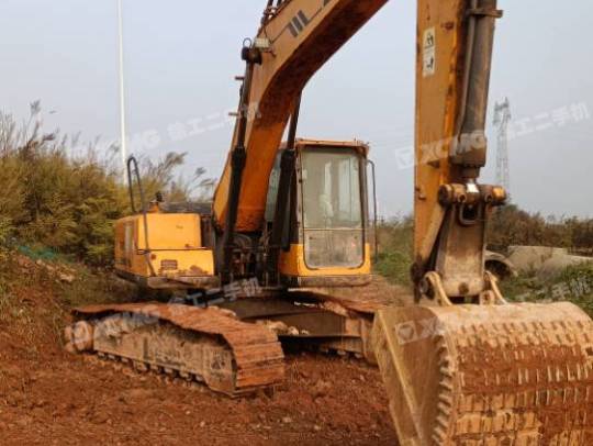 三一重工SY215履带式挖掘机