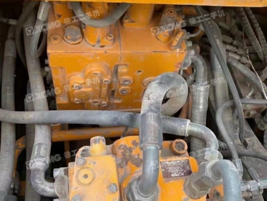 三一重工SY215履带式挖掘机