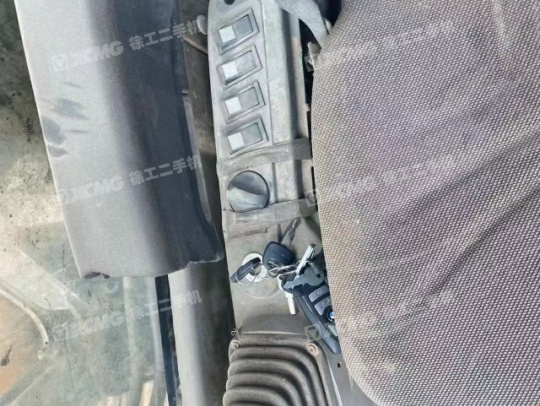 三一重工SY215履带式挖掘机