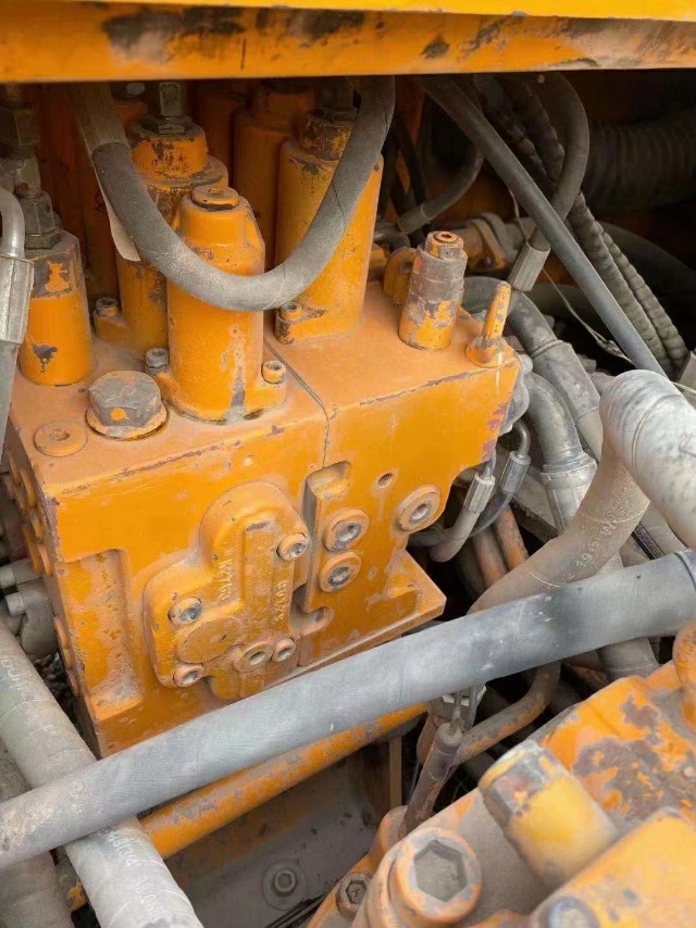 三一重工SY215履帶式挖掘機