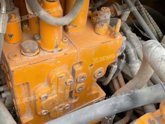 三一重工SY215履带式挖掘机