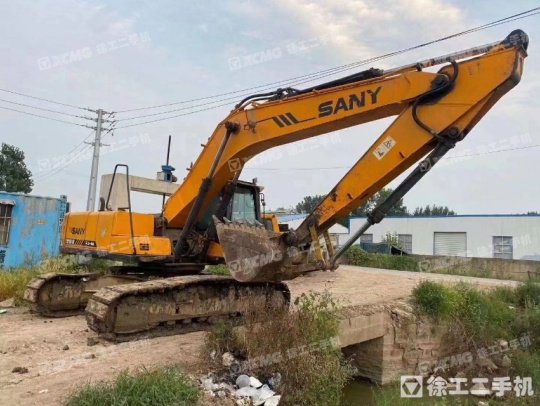 三一重工SY215履带式挖掘机