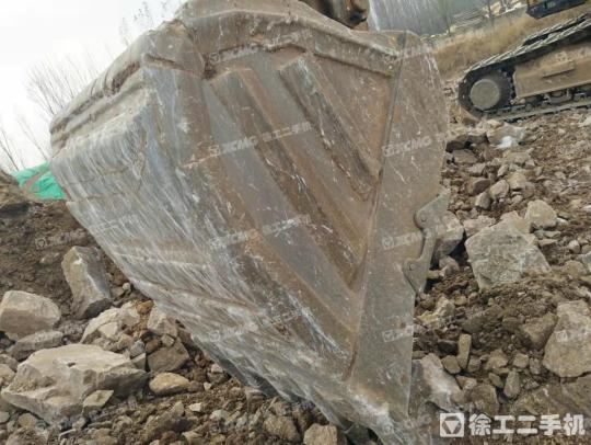 三一重工SY375履带式挖掘机