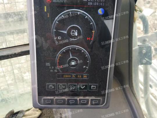 三一重工SY375履带式挖掘机