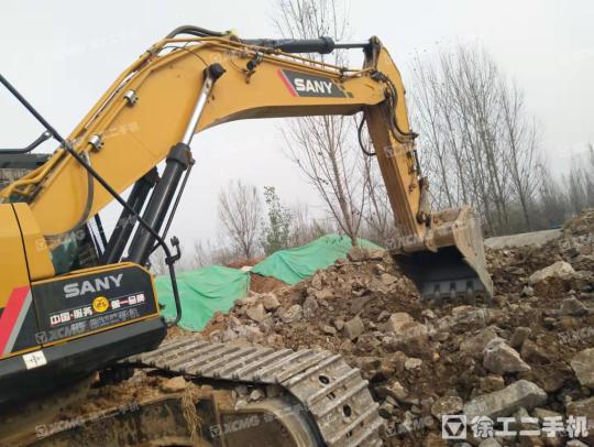 三一重工SY375履带式挖掘机