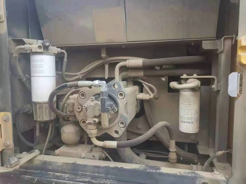沃爾沃EC210履帶式挖掘機(jī)