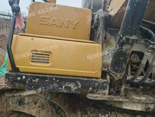 三一重工SY215履帶式挖掘機(jī)