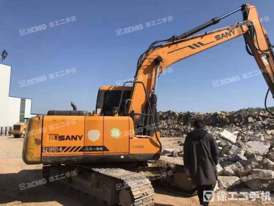 三一重工SY135履带式挖掘机