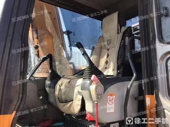 三一重工SY135履带式挖掘机