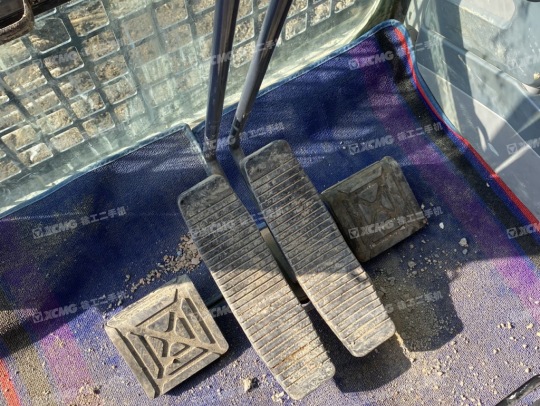 徐工XE370D履带式挖掘机