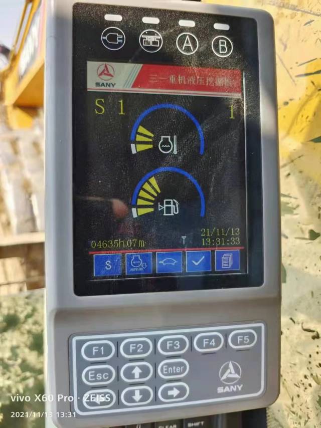 三一重工SY215履帶式挖掘機