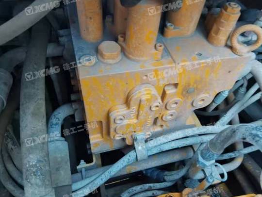 三一重工SY215履带式挖掘机