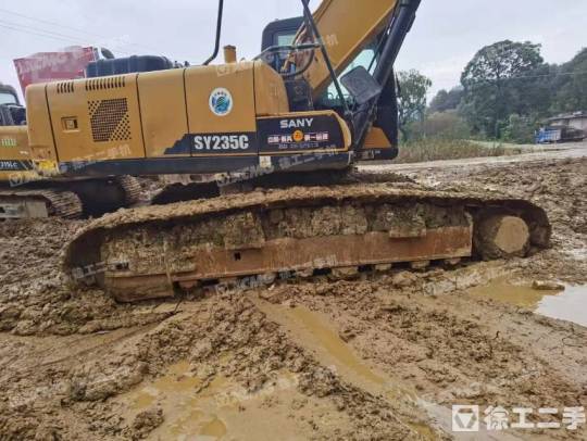 三一重工SY215履带式挖掘机