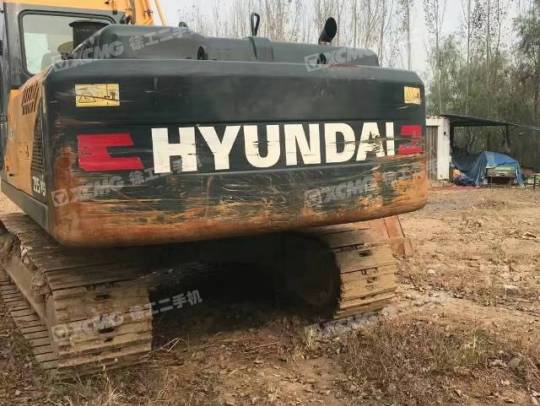 现代R215履带式挖掘机