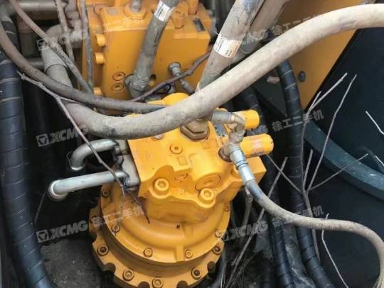 现代R215履带式挖掘机