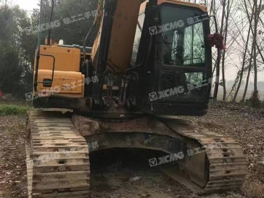 现代R215履带式挖掘机