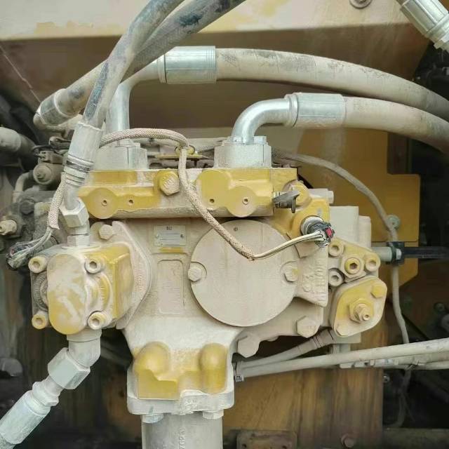 卡特彼勒320D2履帶式挖掘機