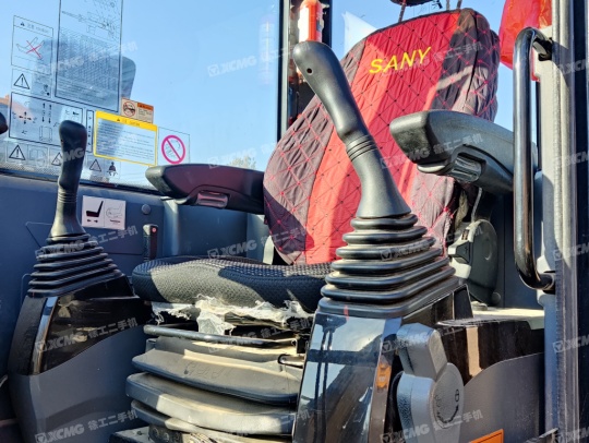 三一重工SY55履带式挖掘机