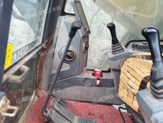 徐工XE370D履带式挖掘机