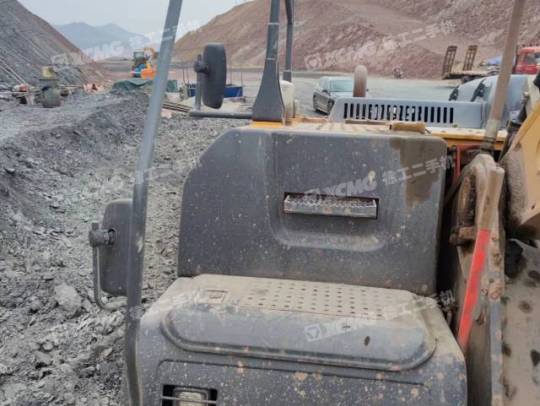 徐工XE370D履带式挖掘机