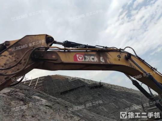 徐工XE370D履带式挖掘机