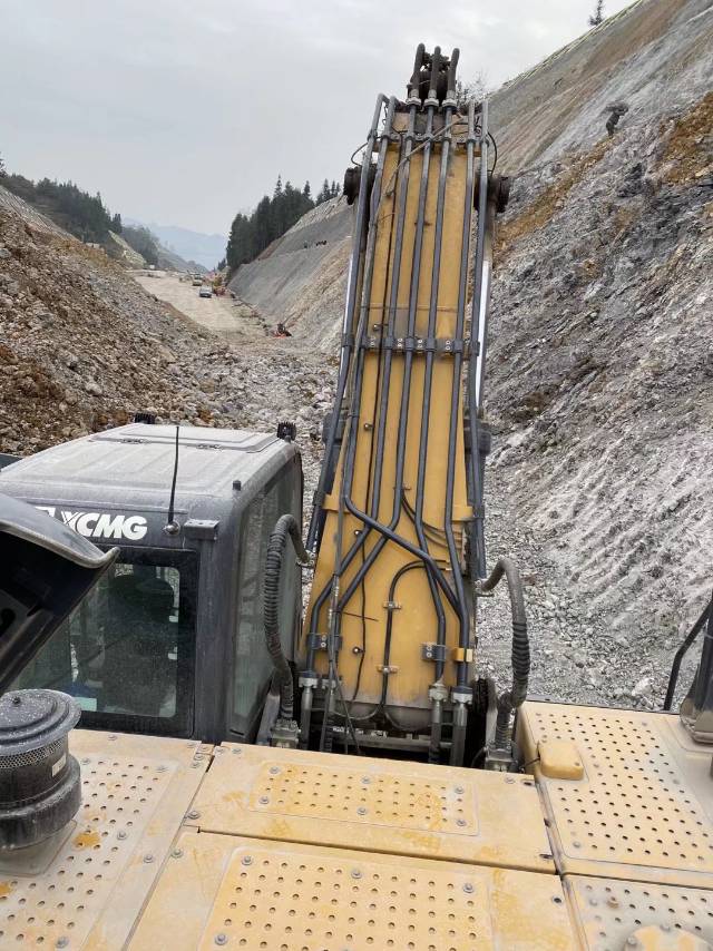 徐工XE370D履帶式挖掘機