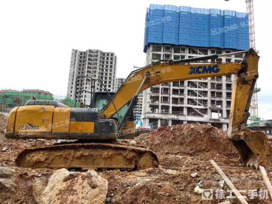 徐工XE215D履带式挖掘机