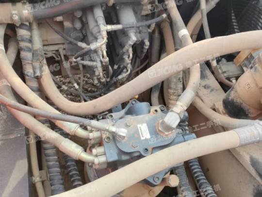 斗山DX380履带式挖掘机