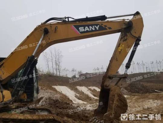 三一重工SY215履带式挖掘机