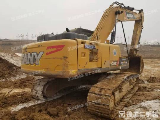 三一重工SY215履带式挖掘机