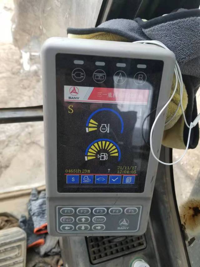 三一重工SY215履帶式挖掘機