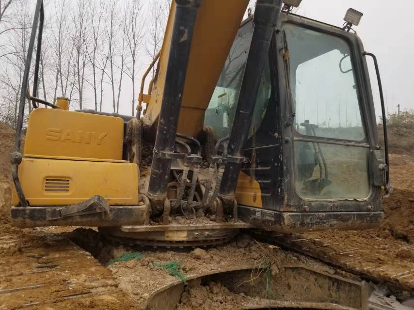 三一重工SY215履帶式挖掘機