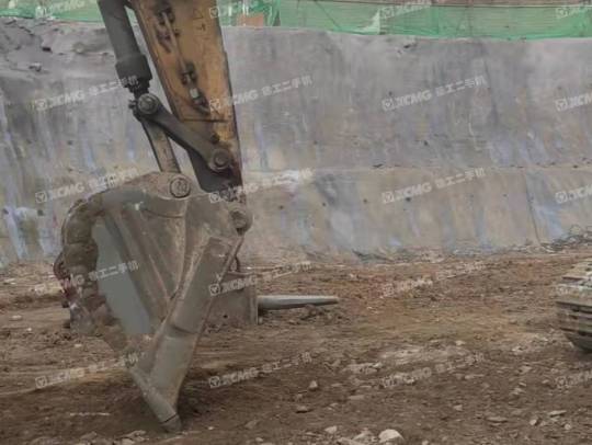 徐工XE470D履带式挖掘机