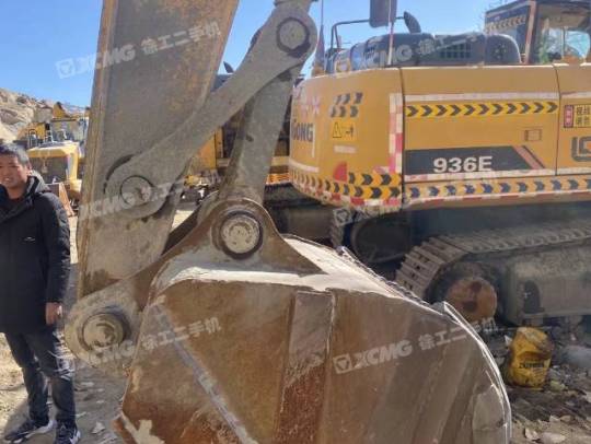 柳工CLG922履带式挖掘机