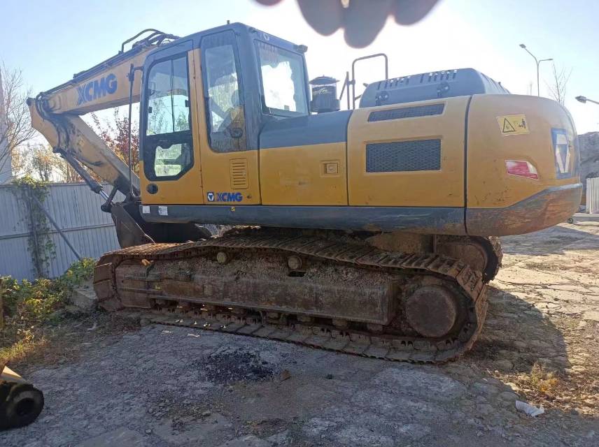 徐工XE215D履帶式挖掘機