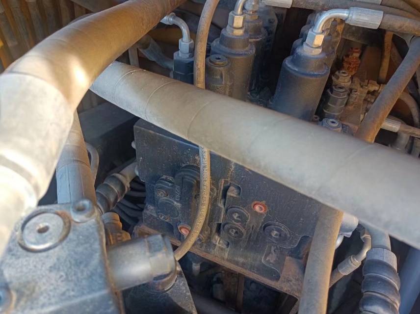徐工XE215D履帶式挖掘機