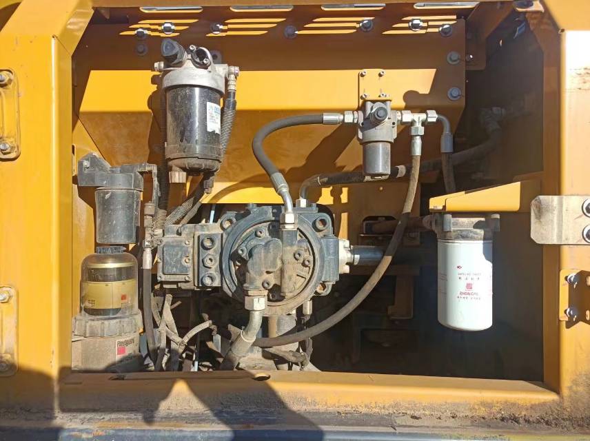 徐工XE215D履帶式挖掘機