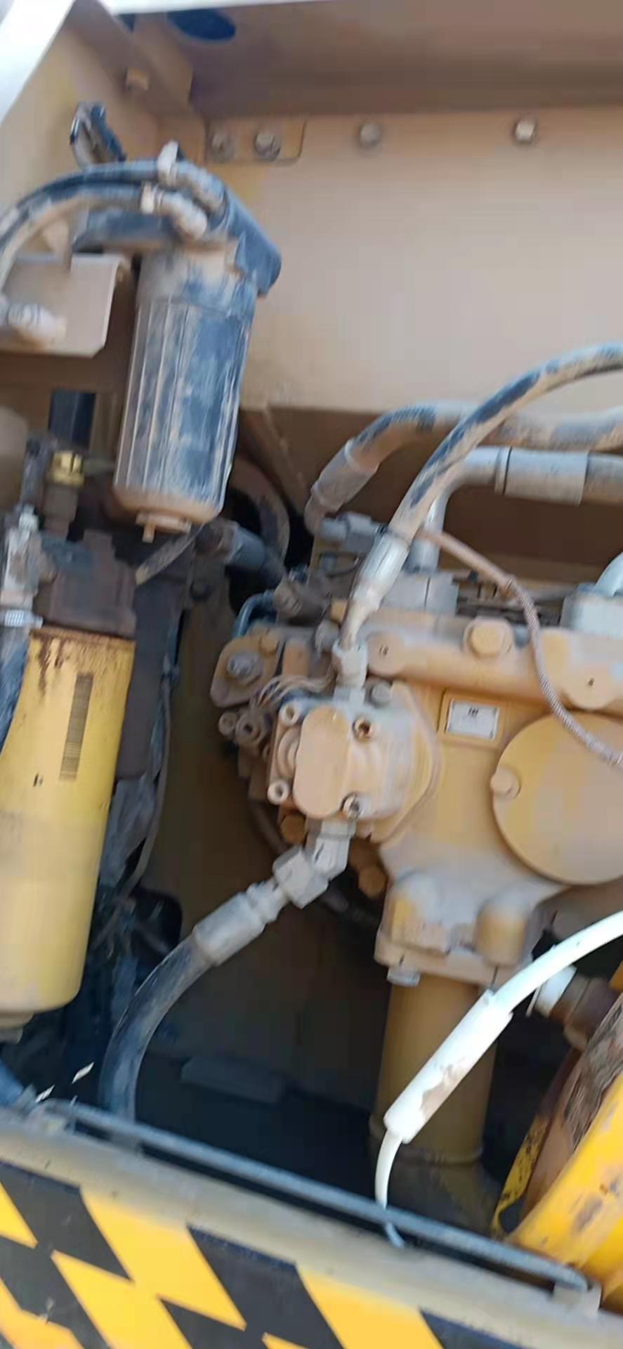 卡特彼勒320D2履帶式挖掘機