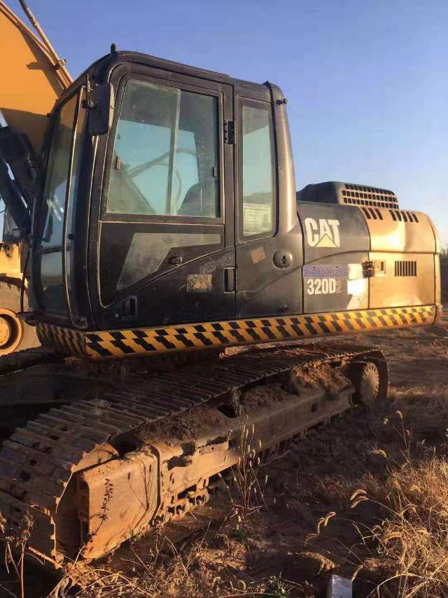 卡特彼勒320D2履帶式挖掘機