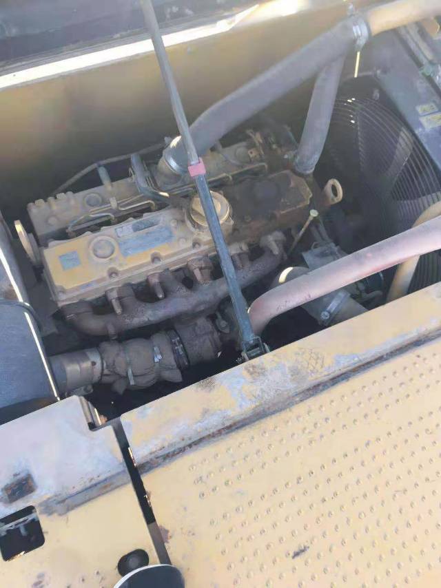 卡特彼勒320D2履帶式挖掘機