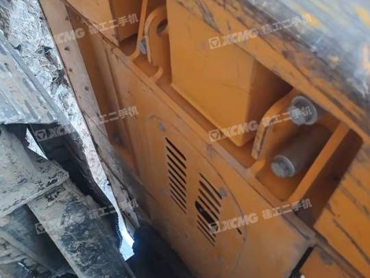 龙工LG6225履带式挖掘机