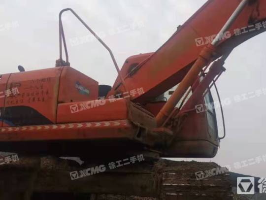 斗山DH220履带式挖掘机