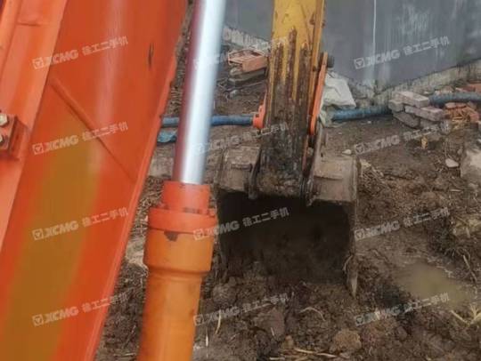 斗山DH220履带式挖掘机