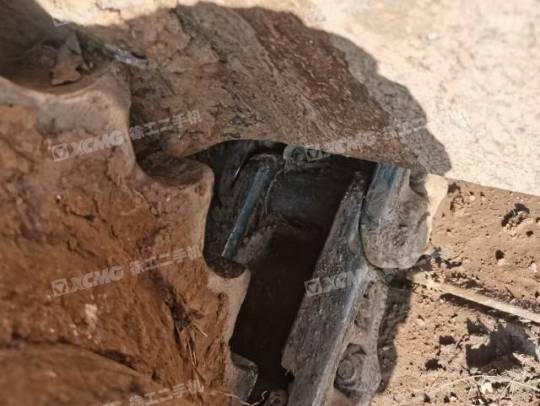 現代R215履帶式挖掘機