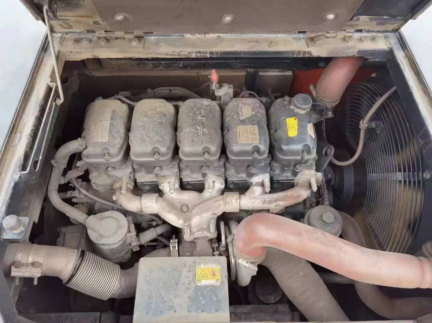 斗山DX380履帶式挖掘機(jī)