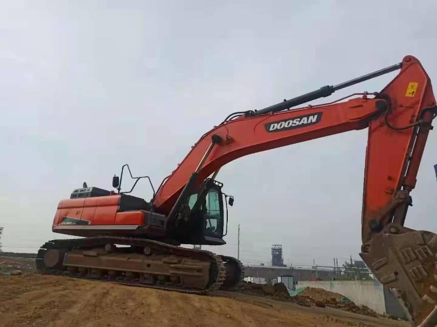 斗山DX380履帶式挖掘機(jī)