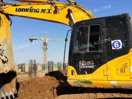 龙工LG6225履带式挖掘机