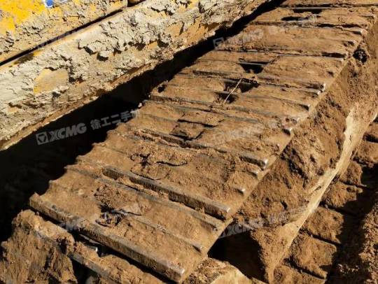 龙工LG6225履带式挖掘机