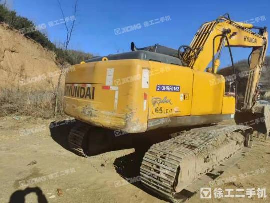 现代R225履带式挖掘机